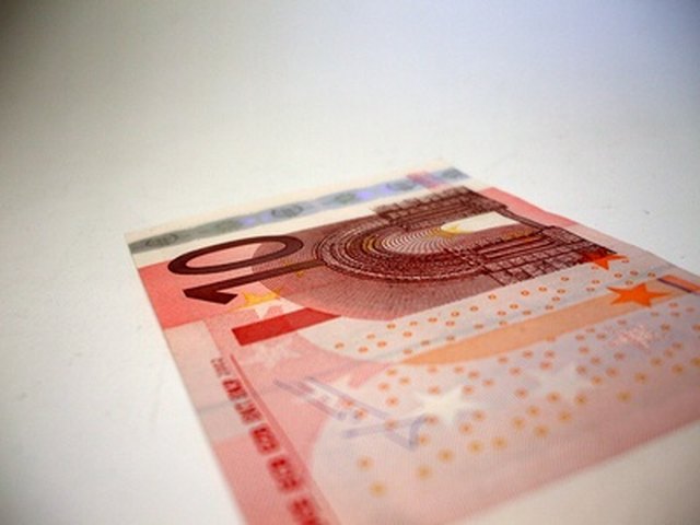 How To Send Money South Korea Sapling Fotolia 3379127 Xs Jpg