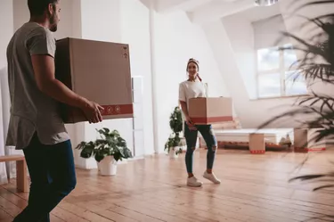 Couple moving to a new apartment