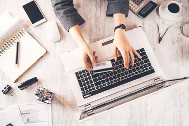 woman hand credit card with  keyboard on table