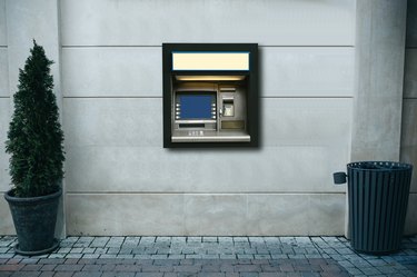 What Will Happen to My Automatic Payroll Deposit if a Bank Closed