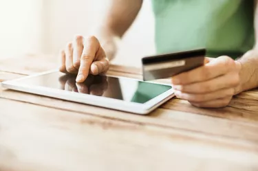 How to Enter a Credit Card Number                Man is shopping online