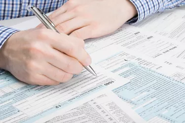 What Is the Difference Between Filing 1 or 0 on Taxes?