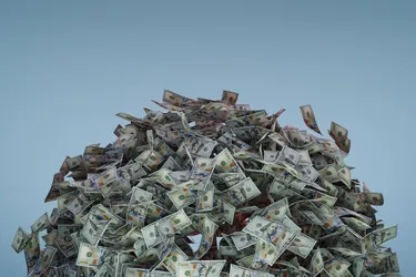 3D illustration of pile of hundred dollar banknotes against pastel colour background