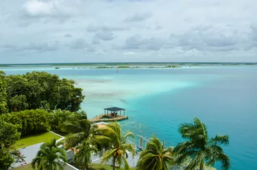 Bacalar, lagoon of the seven colors