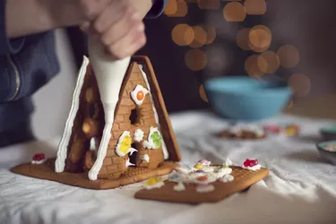 making gingerbread house