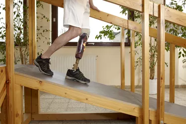 Male prosthesis wearer training on slopes