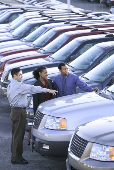 car dealership advisor salary