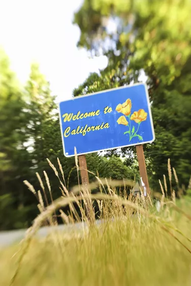 Welcome to California sign