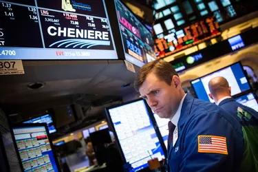 Dow Plunges Over 180 Points In Intraday Trading