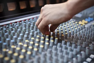 Audio mixing console