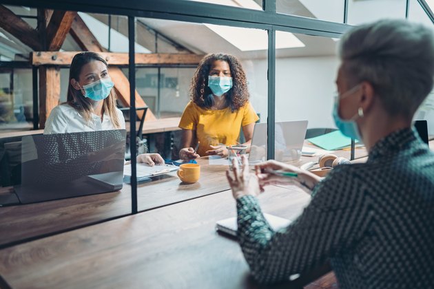 Safe communication in the office during the pandemic