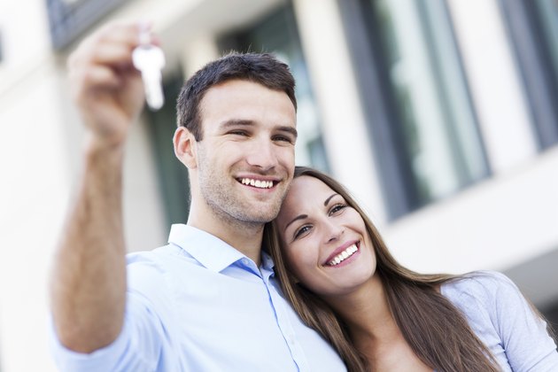 Couple with new house keys