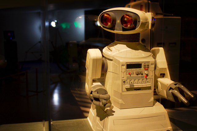 Robot Omnibot 2000 from Tomy