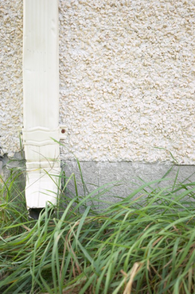 How Much Does It Cost to Stucco a House Vs. Vinyl Siding ...