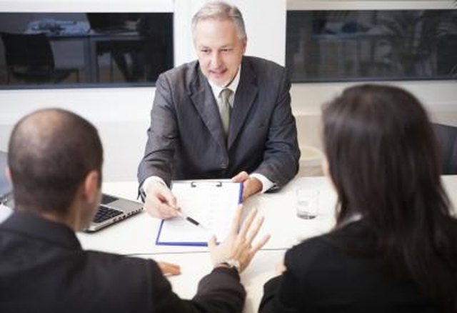 Difference Between Offshore Banking & Onshore Banking
