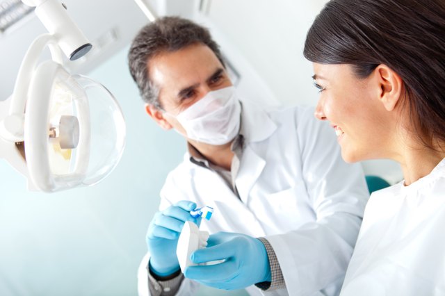 Dentist showing how to brush teeth