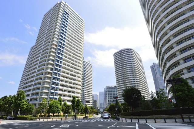 view tall buildings in Yokohama, Japan